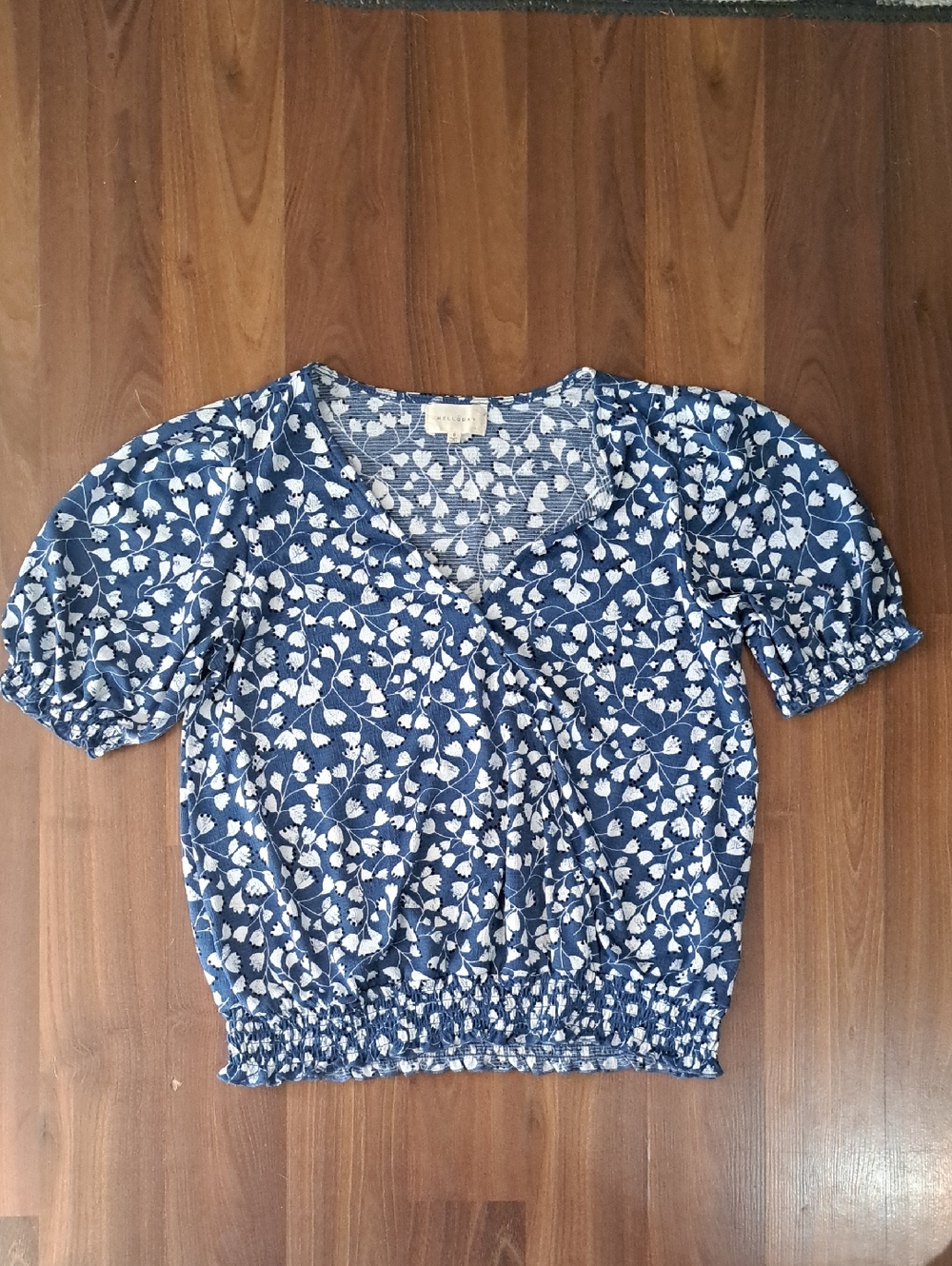 MELLODAY Blue and White Floral Puff-Sleeve Smocked Hem Top